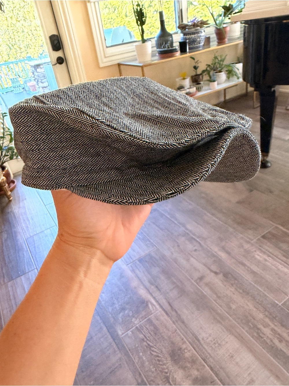 Men's Gray Herringbone Flat Cap - Classic Style